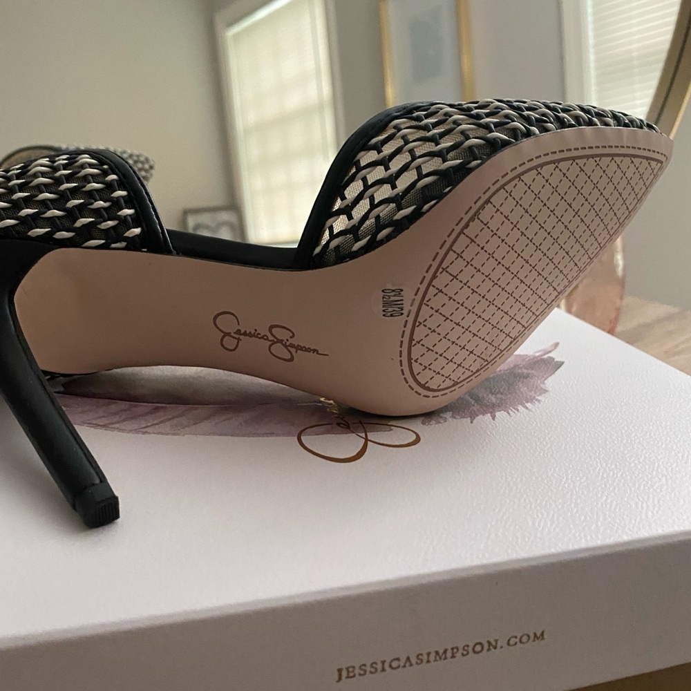 *SOLD* Jessica Simpson pumps pointed toe - Picture 5 of 10